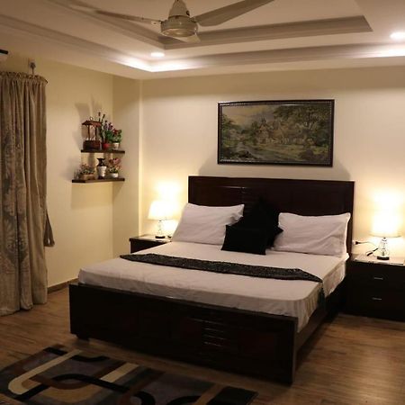 Elegant & Charming One Bed Apartment In Bahria Town Rawalpindi Ngoại thất bức ảnh