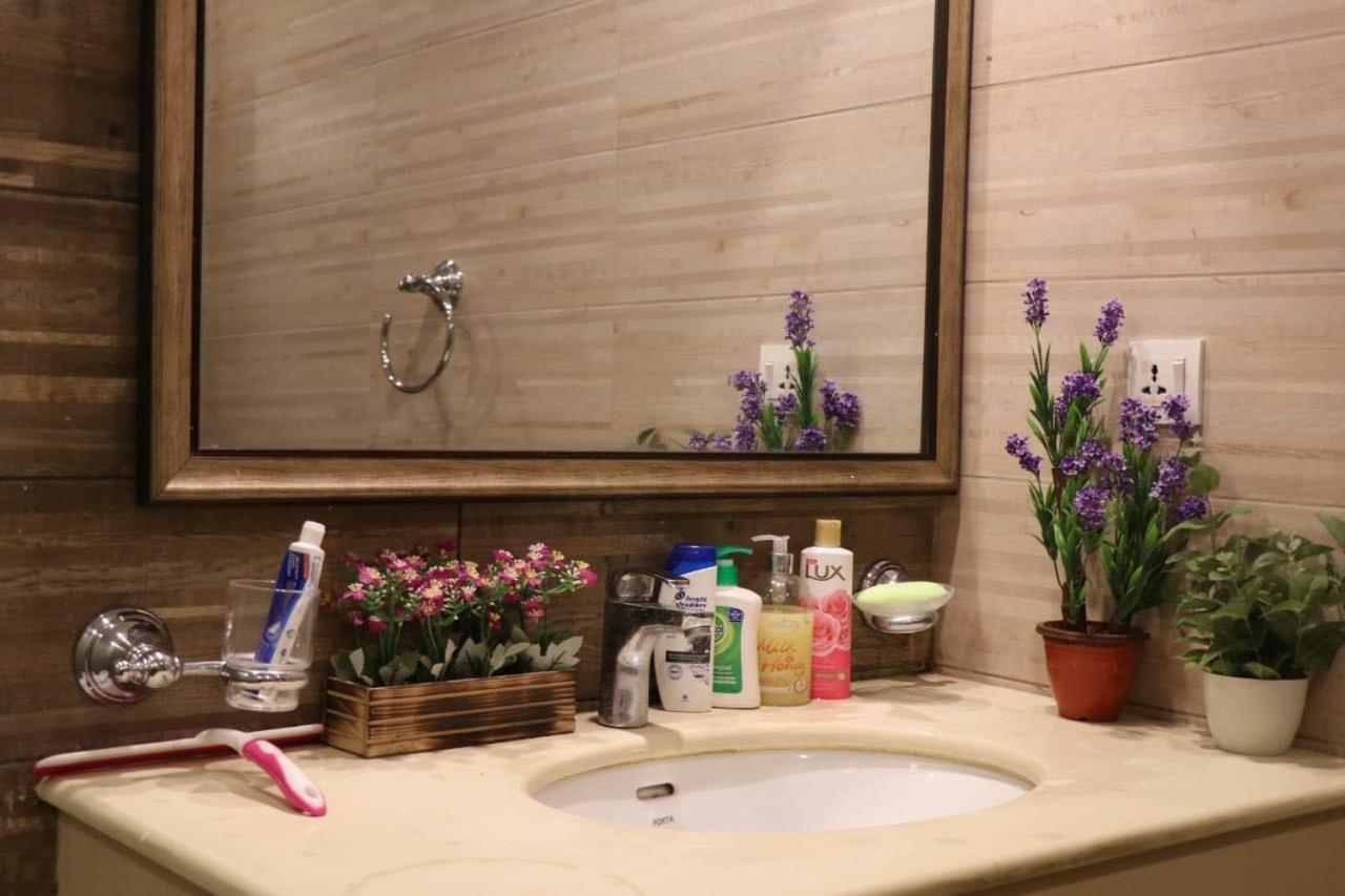 Elegant & Charming One Bed Apartment In Bahria Town Rawalpindi Ngoại thất bức ảnh