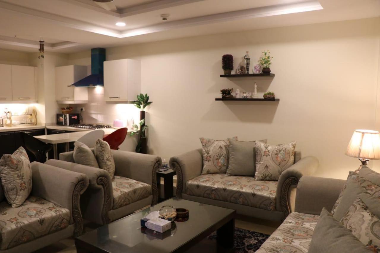Elegant & Charming One Bed Apartment In Bahria Town Rawalpindi Ngoại thất bức ảnh
